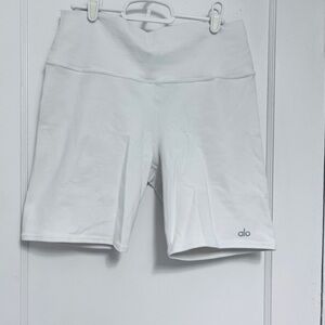 ALO Yoga Women's High-Waist
White Bike Shorts - Size L